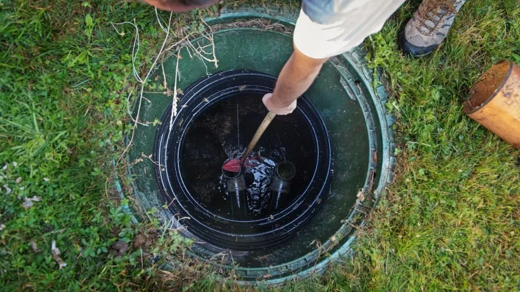 Septic tank maintenance service